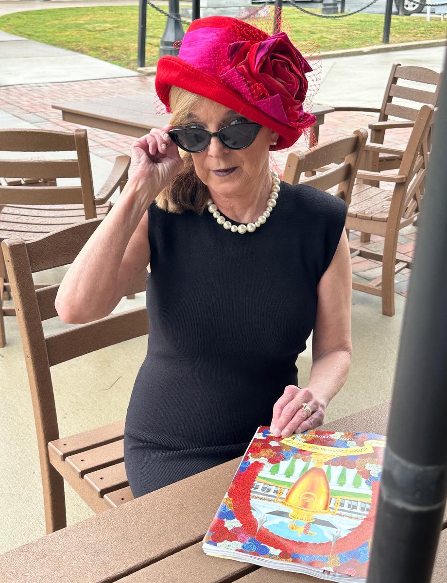 Cindy Dawkins donning her 'Teddy' Derby top hat by MAGGIE MAE DESIGNS! Cindy's purchase of this hat was a 20% donation to the retired racehorses of @Oldfriendsfarm in KY. Thank you Cindy & congratulations on your horse, SEIZE THE GREY's win in the Pat Day Mile on Derby Day!📷