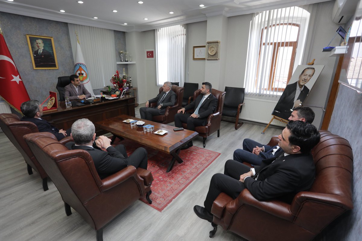 Meclis Başkanımız Erdem Ercan ve Yönetim Kurulu Üyelerimizle birlikte Pamukova Belediye Başkanı olarak seçilen Sn. Fatih Akın’a hayırlı olsun ziyareti gerçekleştirdik. Fatih Başkanımız ile ilimizin menfaatleri doğrultusunda uyum içerisinde çalışacağımıza inanıyor, yeni