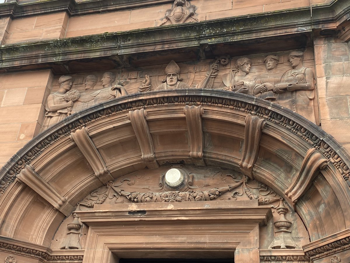 I’ve probably walked past the old school building in the Gorbals every other day for 6 years but only stopped to notice the Let Glasgow Flourish decoration today.