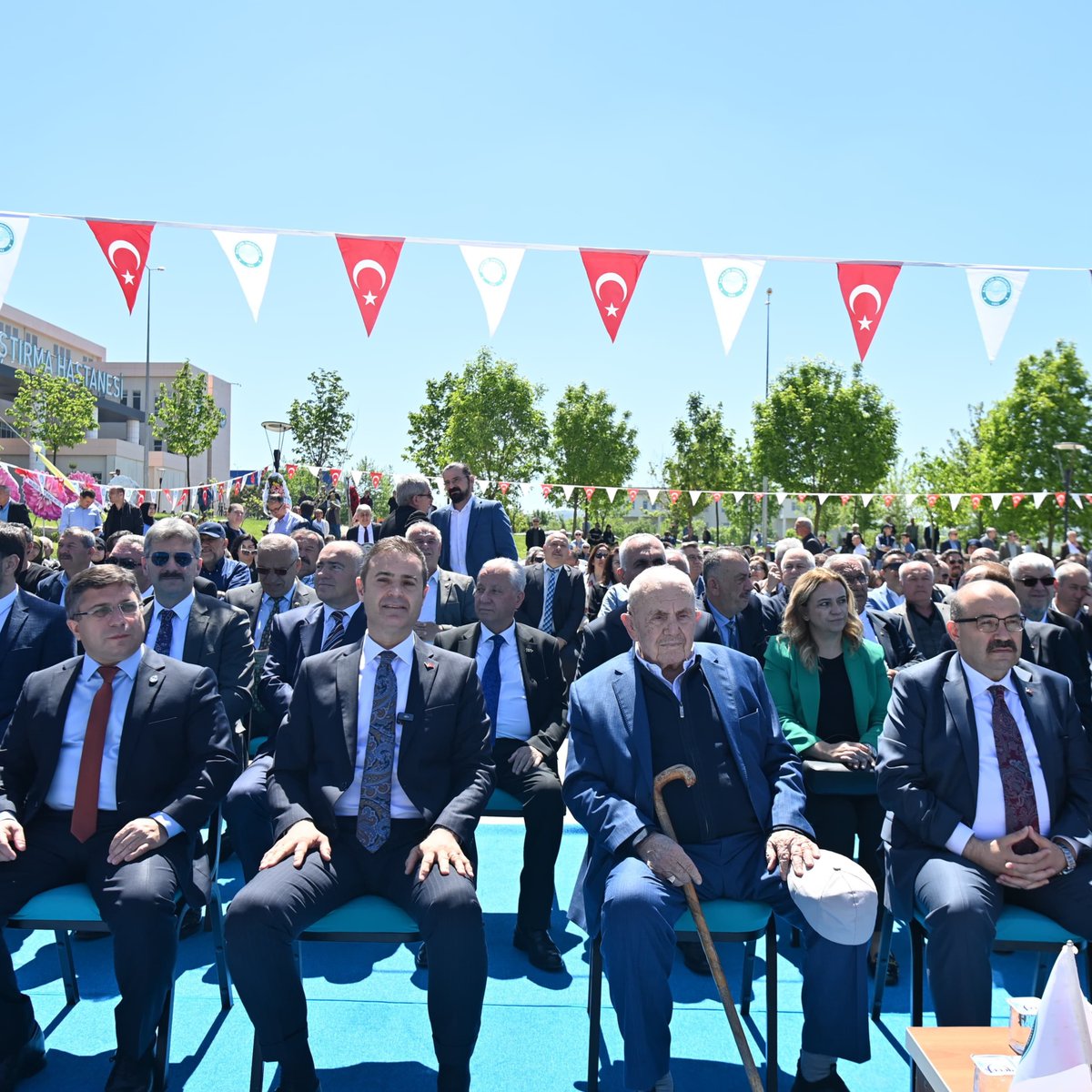 Balıkesir Üniversite Hastanesi Ek Hizmet Binası'nın Temel Atma Töreni'ne katıldık. Böylesine değerli bir hizmete destek veren hayırsever iş insanı ve Ticaret Borsası Başkanı Mehmet Çetin ile ailesine ve emeği geçenlere teşekkür ediyorum.