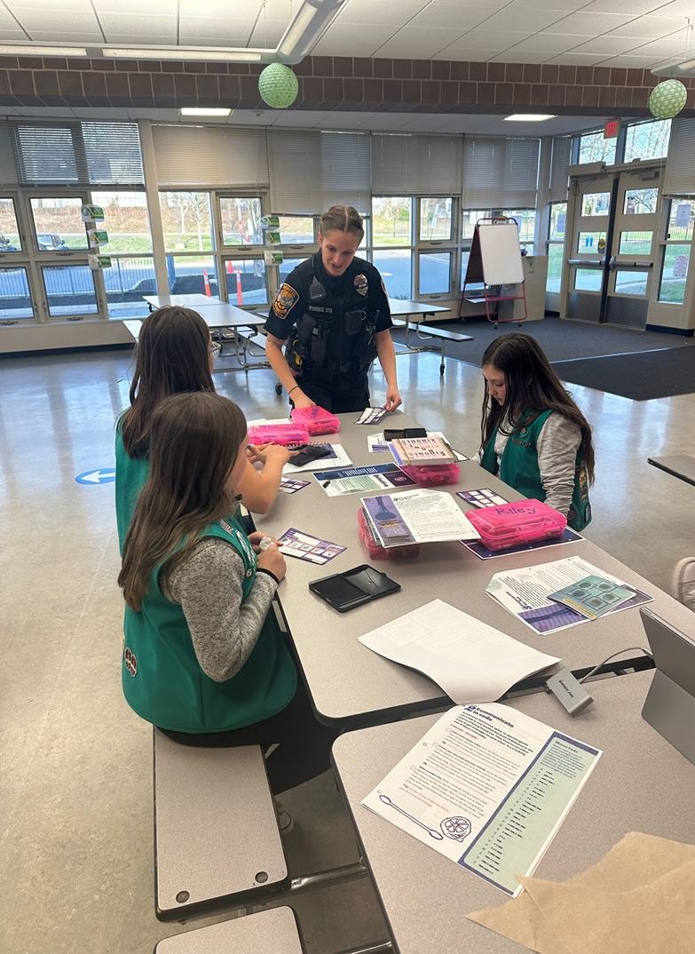 Bristol CT Police (@bristolctpolice) on Twitter photo <a href="/BristolCTPolice/">Bristol CT Police</a> Officer Fisher recently met with some <a href="/girlscouts/">Girl Scouts</a> to discuss finger prints and how each person's are different. Good times was had by all. <a href="/BristolCTPolice/">Bristol CT Police</a> Officer Fisher recently met with some <a href="/girlscouts/">Girl Scouts</a> to discuss finger prints and how each person's are different. Good times was had by all.