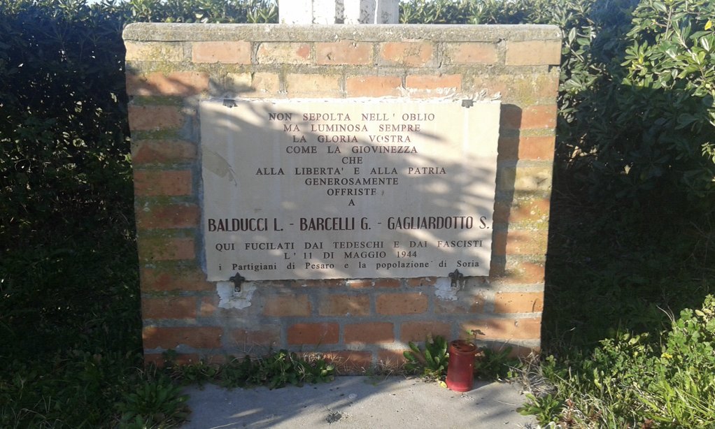 L'#11maggio 1944 presso la Piazza D'Armi a #Pesaro, un reparto di fascisti della #RSI fucilò per rappresaglia #LeoneBalducci di 27 anni, #GinoBarcelli e #SanteGagliardotti di di 22.Erano tutti #Patrioti del Battaglione 'Lugli'.