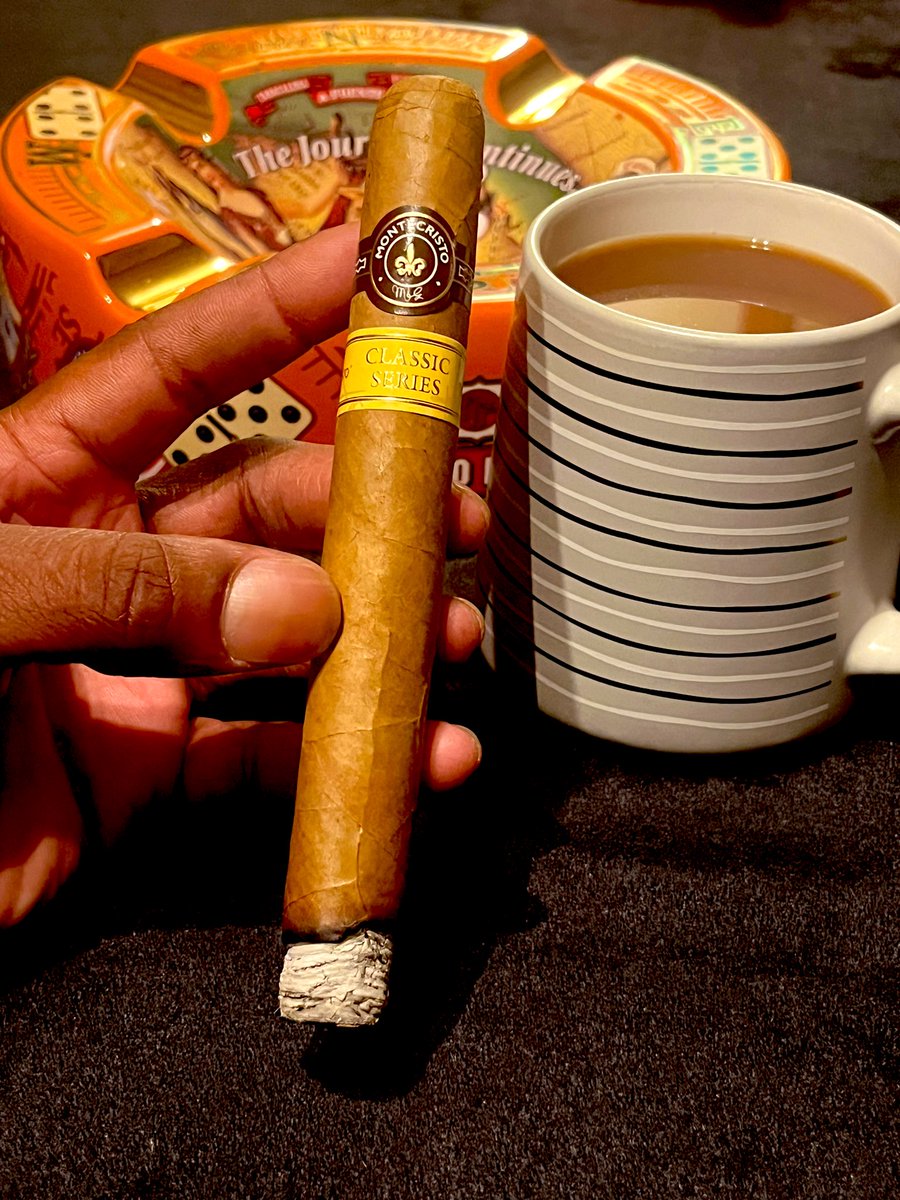 Good morning to all and have a blessed Monday. Starting off what the #MontecristoClassic flavors of cedar, nuts, coffee, spice, earth, and subtle sweetness with hints of caramel.  #smokebreak #cigars #cigarlifestyle #cigarclub1on1