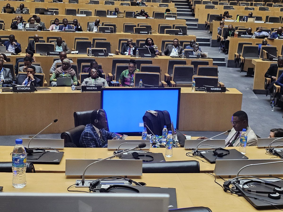 With the Ugandan delegation at @_AfricanUnion for a consultative meeting organized by @AfricaCDC. In my opening remarks as the Chair of the Continental Community Health Systems TWG, I emphasized the need for partners to plan with Gov'ts to avoid Duplication @MinofHealthUG