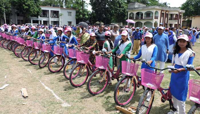 ১৬ হাজার স্কুলছাত্রীকে বাইসাইকেল দেবে সরকার