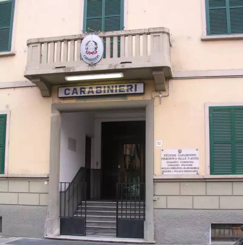 Infastidisce gli ambulanti tra le bancarelle e aggredisce i Carabinieri: arrestato

ift.tt/p3EJd41 #Monferrato