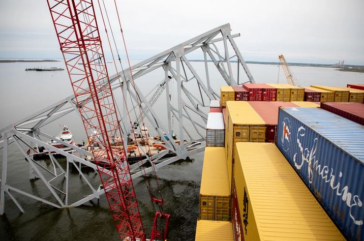 Wreckage removal is ongoing on the M/V DALI to prepare to refloat and remove the vessel from the Fort McHenry Federal Navigation Channel …  dvidshub.net/r/ohifk9 #USACE #KeyBridge