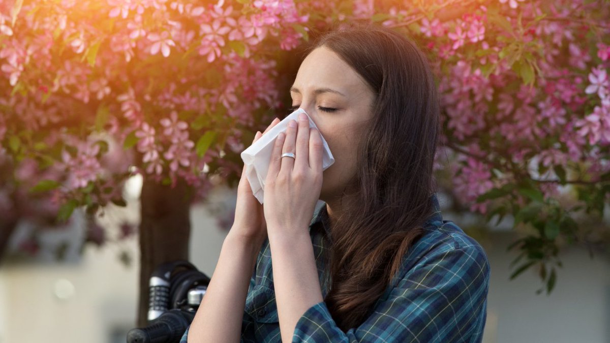 ¡Dale la bienvenida a este nuevo lunes con estas claves para combatir la #alergia primaveral! 🌸 🤧 Desde priorizar la higiene de manos hasta evitar desplazarse con moto o bicicleta, repasamos más tips 👇 blogs.oximesa.es/consejos-para-…