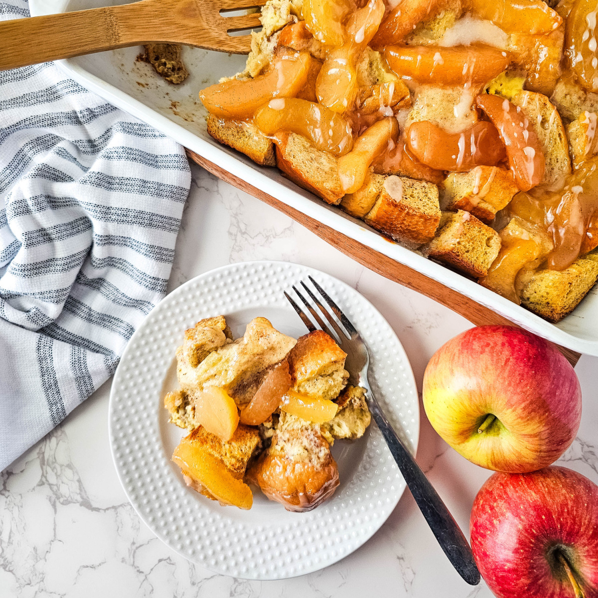 This crowd-pleasing Simple French Toast Casserole with Apples is easy to make and is perfect for a cozy breakfast or brunch. #brunchweek #frenchtoast #casserole #apples blogghetti.com/simple-french-…