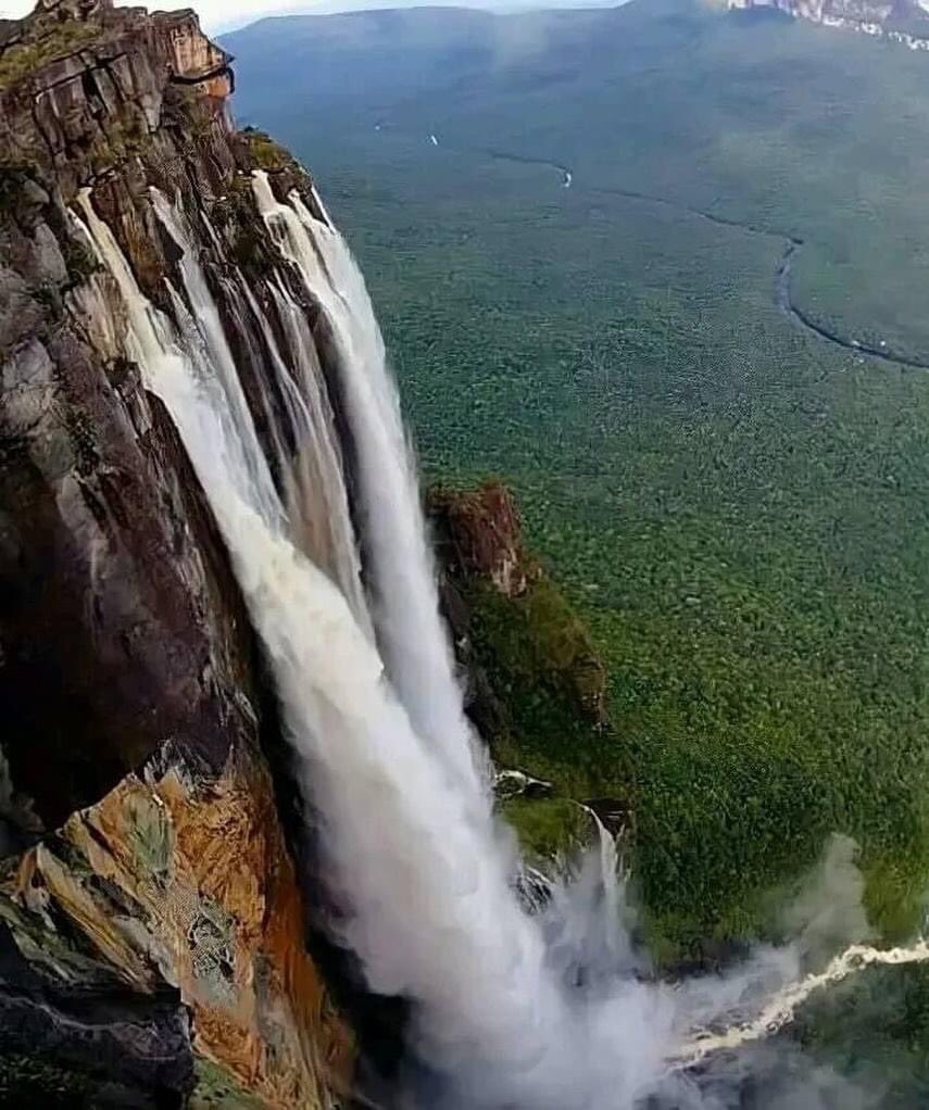 Imponente belleza 
LA MÁS ALTA DEL MUNDO 
Parque Nacional CANAIMA 
Edo Bolívar VENEZUELA 🇻🇪🇻🇪🇻🇪🇻🇪🇻🇪🇻🇪🇻🇪🇻🇪🇻🇪🇻🇪🇻🇪🇻🇪🇻🇪
#VenezuelasiempreVenezuela