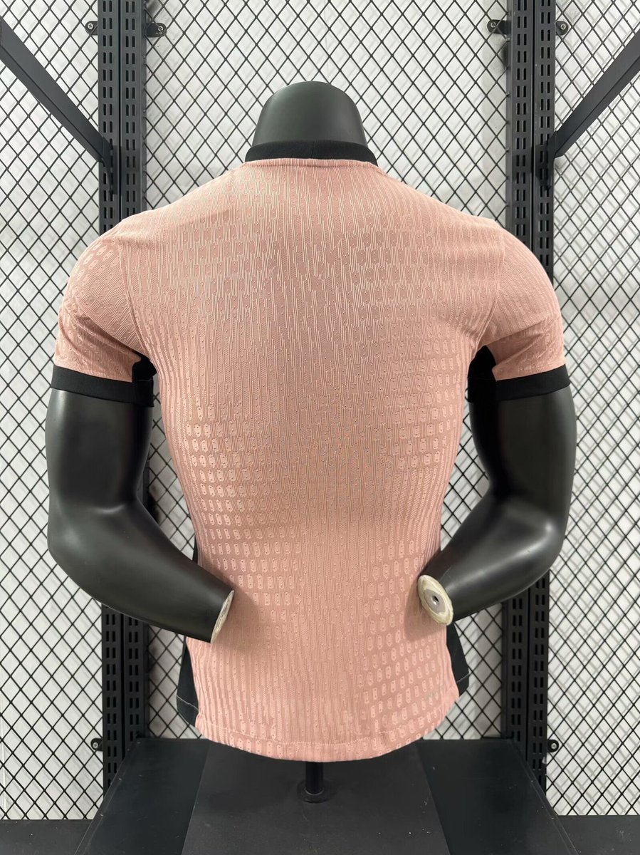 🔵🔴 ¡Presentamos la nueva tercera camiseta del PSG para la temporada 24/25, versión jugador color rosa!🤩

¡Consigue la tuya ahora!📩
#PSG #CamisetasdeFutbol⚽👕