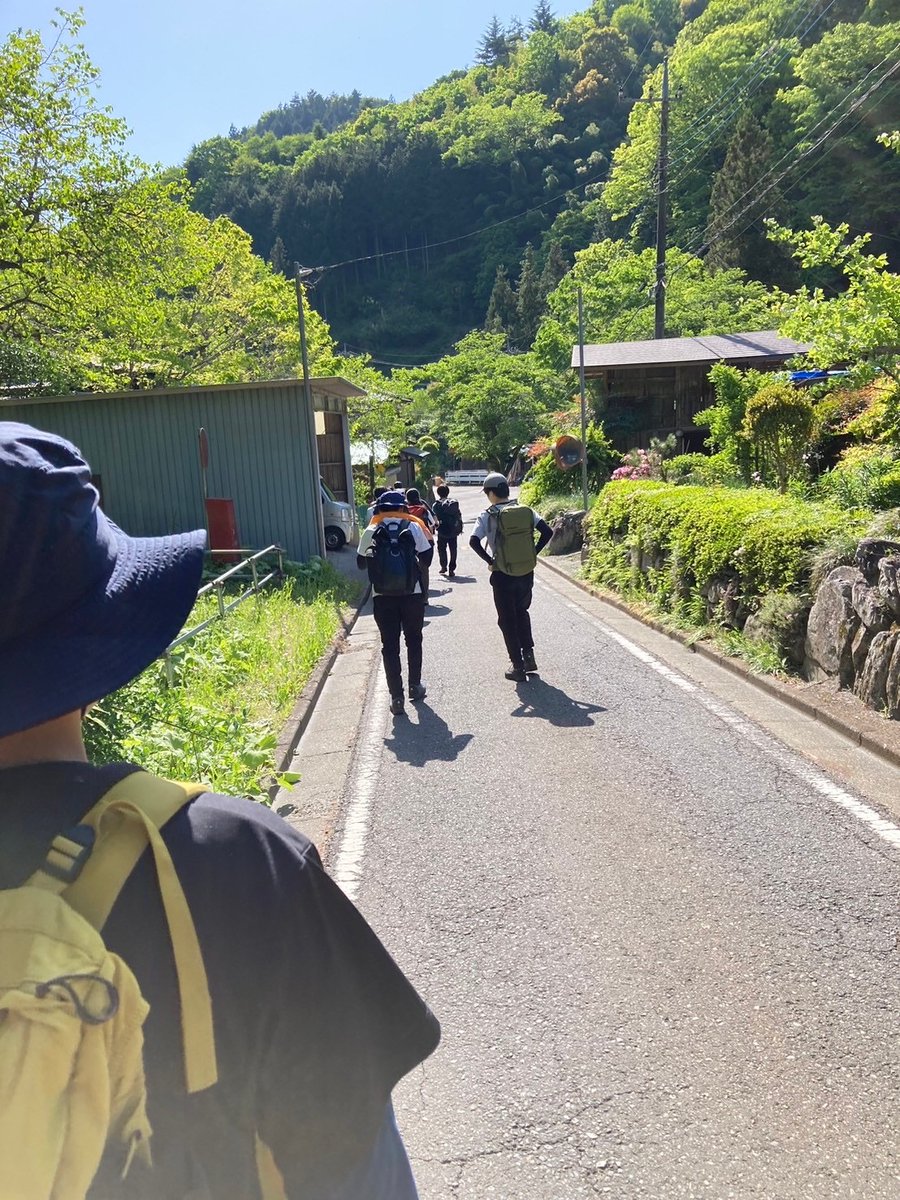 今月は新歓山行に生藤山へ行きました。気温も高すぎず、登山日和。我々２年のミネストローネも成功(自画自賛)
何十年も前の昭和山岳OBの方に出会えました！(ワンゲル部→山岳部に変えた代らしい)

※今月は月末にもう1日山行がある