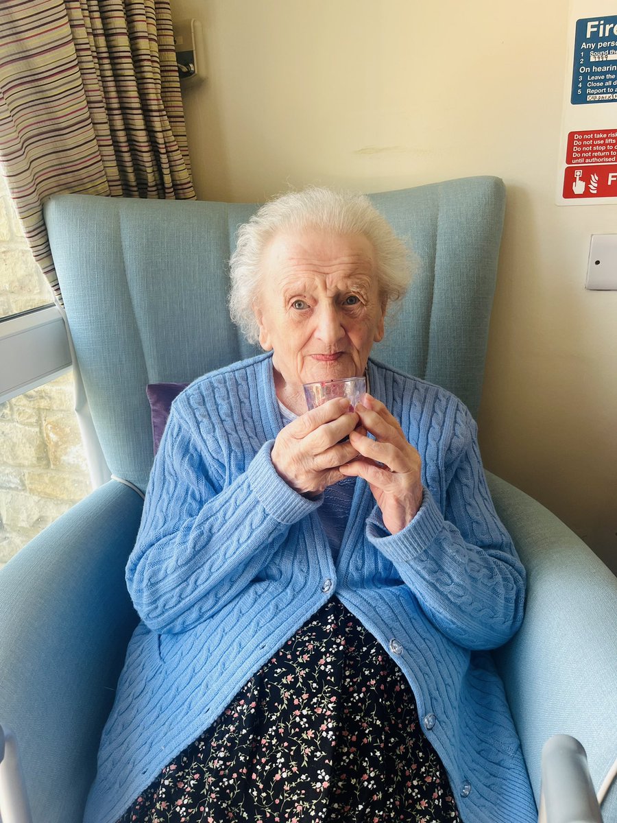 Residents enjoying a smoothie in the sunshine ☀️ 🍓#anchorcare #anchorlaterlife #sunshine #bankholidayweekend #mayday #smoothies