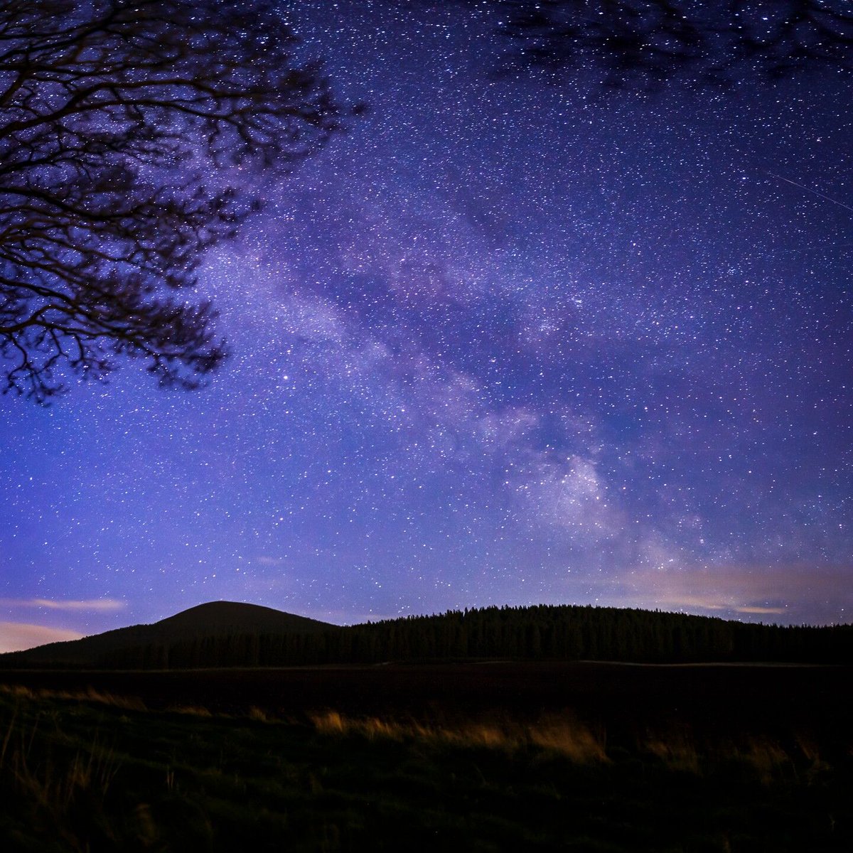 The Moray Speyside night sky is truly a masterpiece... 🤩 #EscapeYourEveryday Want a night to remember in our stunning region, a trip to Moray may be written in the stars? 🌠 morayspeyside.com 📌 - The Bin Hill, Cullen, Moray Speyside 📷 - mcdond (IG)