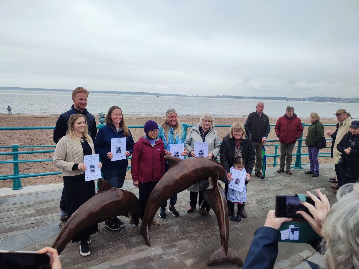 Grand unveiling of the 'Tay Fins' sculpture and announcement of the names of the three dolphins at Broughty Ferry today. The dolphins even came out! @Grant__Ellis @Sustrans @DundeeCouncil @transcotland