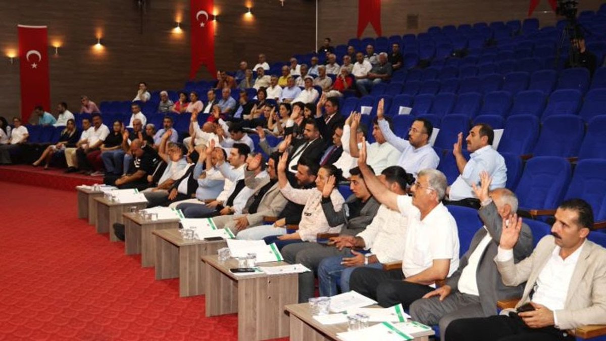 📌İstiklal Marşı Okunmasını İptal Ettirdi!

MHP'den, DEM ile Kent Uzlaşısı kapsamında yapılan ittifakla CHP'ye geçen Toroslar Belediyesi'nin meclis toplantısında İstiklal Marşı okunması gerekirken, Toroslar Belediye Başkanı Abdurrahman Yıldız’ın talimatıyla bu uygulama…