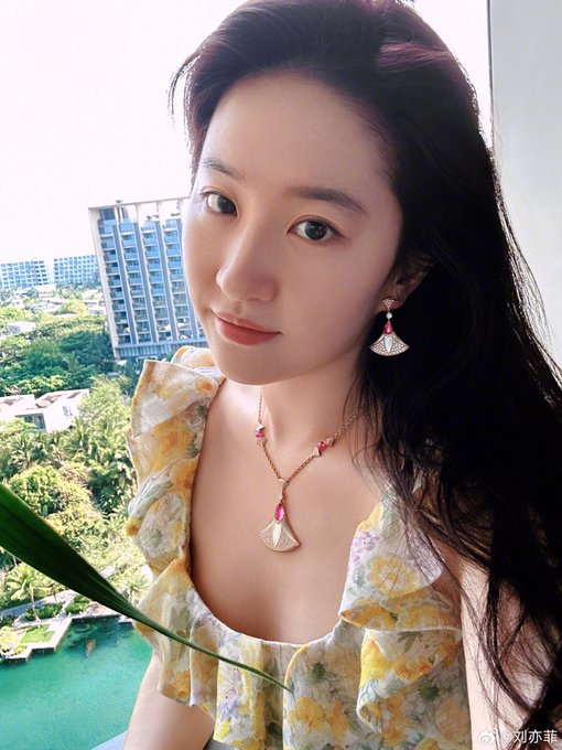 Yifei's Sina พ.ค.- ส.ค. 2567 GM5SgAnaQAAdfgP?format=jpg&name=small