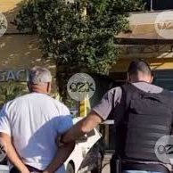 NP__Oficial's tweet photo. 🚨 Atenção: l Pastor conservador, que não assistiu o show da Madonna porque é pecado, é preso por abusar sexualmente de menina de 9 anos e induzir pornografia infantil em troca de dinheiro.

O homem foi capturado por agentes da Polícia Civil da 147ª DP, na Região Norte do estado do Rio de Janeiro; no celular do autor estavam fotos da vítima nua