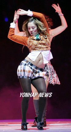 imagine if they gave her a cute skirt instead 

#Hyoyeon  #HYO  #효연 #Predebut