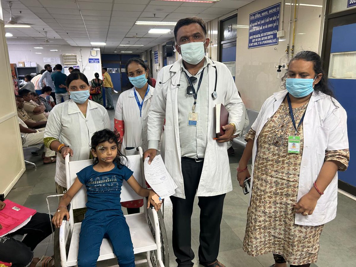 'Turning adversity into hope: MeetNidhi Dineshbhai Makwana, a young girl whofaced a roadaccident and sustainedinjuries.WithoutaPMJAYAyushmancard, her familyreachedouttoAhmedabadMunicipal Corporation's HealthDepartment,BapunagarSaraspurUHC's RBSK Medical Officer & team for help.
