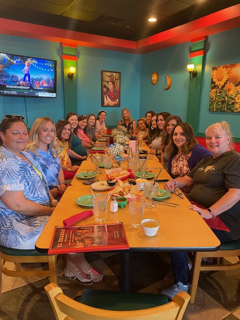 Start your week off right with our fabulous weekday specials, 11am - 3pm, at El Charro Mexican Restaurant!🌯 

Tag your coworkers and friends, bring the group in and indulge in enchiladas, burritos, tacos, and more from our mouthwatering menu. 

#MondaySpecials #ElCharroFlavors