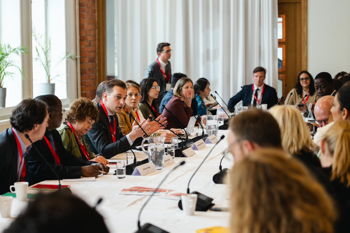 Amidst the challenges of climate-related security threats, there's hope. Today’s roundtable organized by FBA, <a href="/SIPRIorg/">SIPRI</a> and UN #ClimateSecurity Mechanism discuss how climate issues can foster cooperation and dialogue in conflict settings leading to more resilient peace efforts.
