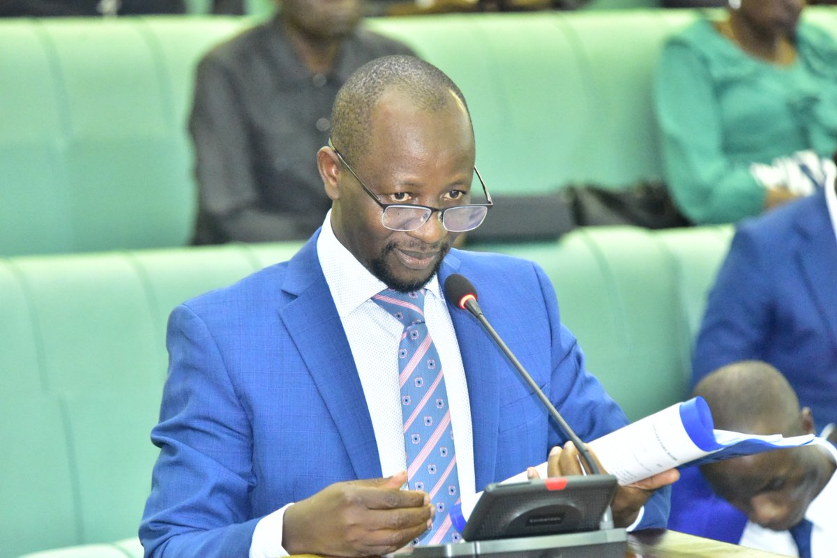 Hon. Ibrahim Ssemujju (Kira Municipality) has proposed that the public stops fueling government vehicles so that leaders understand the pain that citizens go through. “A minister whose fuel is bought by the taxpayer must not increase taxes on fuel unnecessarily.” #PlenaryUg