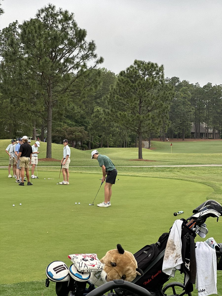 A whole lot of Apex Cougars are on the loose on the practice range in Pinehurst this morning. @apexcougarclub