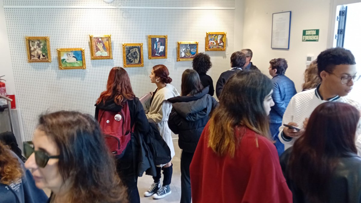 PES Cruïlla - Salesians Social (@centrecruilla) on Twitter photo Les alumes de segon de batxillerat de l'<a href="/InstitutPicasso/">Institut Picasso</a> han fet unes obres d'art amb el motiu PICASSO. Obres molt artístiques i colorides
Les alumnes de primer han fet els marcs que els hi donen encara mes força. Els diners que hi guanyin aniran a l'associació 50x20. Les alumes de segon de batxillerat de l'<a href="/InstitutPicasso/">Institut Picasso</a> han fet unes obres d'art amb el motiu PICASSO. Obres molt artístiques i colorides
Les alumnes de primer han fet els marcs que els hi donen encara mes força. Els diners que hi guanyin aniran a l'associació 50x20.