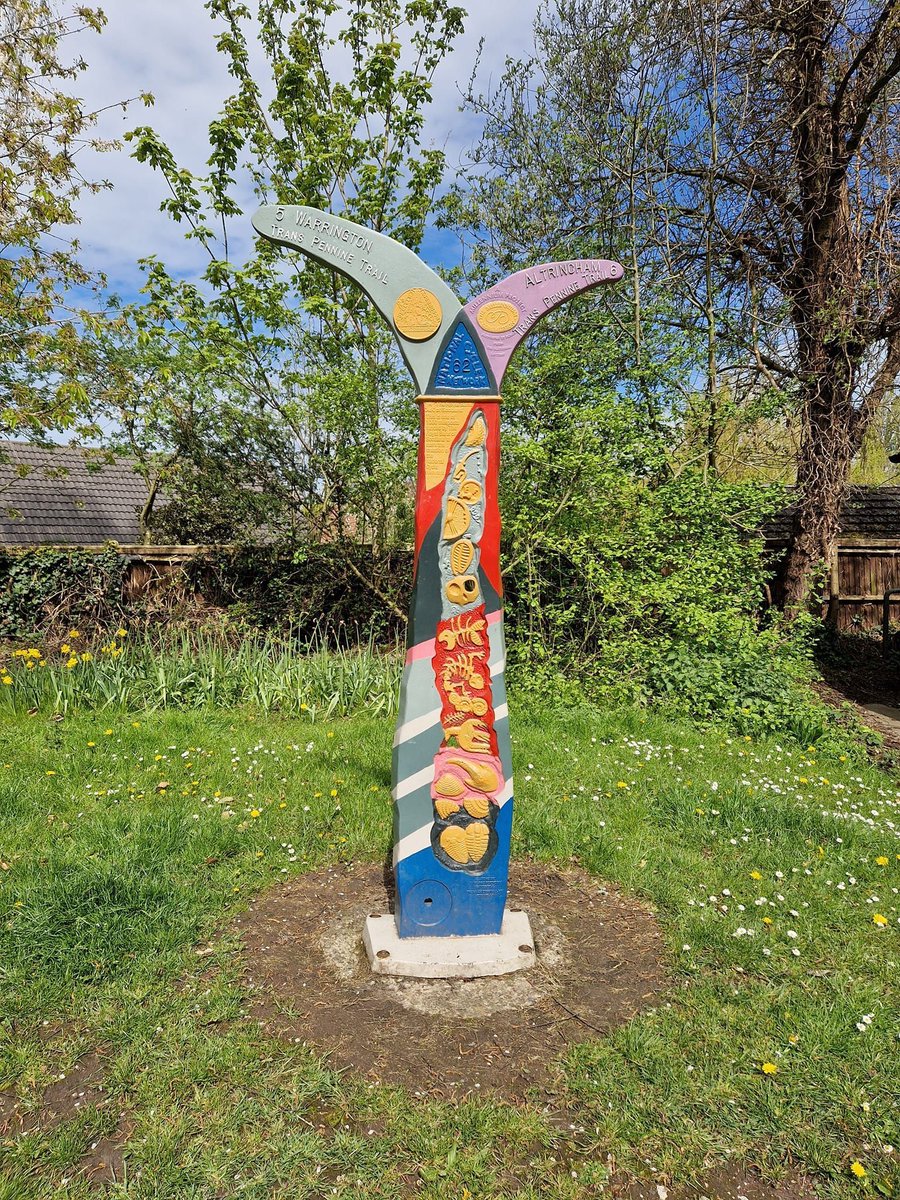 Take a look at this colourful Milepost along National Route 62! 🤩 Route 62 forms part of the Trans Pennine Trail which takes adventurous cyclists through some of the most beautiful landscapes in England. Have you visited? Let us know in the comments 👇 📸 Penny Wood