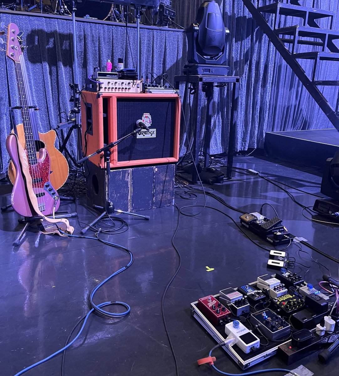 昨日は土岐隼一さんのライブで、
ベース弾かせていただきました。

去年に続きお誕生日、そしてアーティスト活動5周年をお祝いできてとっても幸せでした！！

ライブはもちろんバリ楽しかった😙

#toki5th