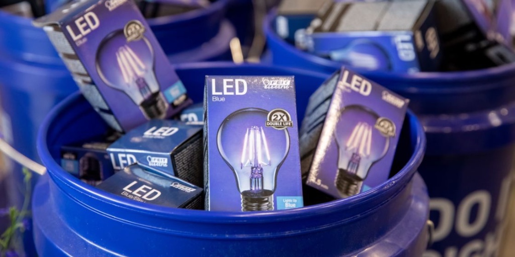 In response to the recent tragedy that claimed the lives of four law enforcement officers, our friends at @Lowes are offering a way to support! @clt_alliance 'Shine a Blue Light' on your front porch 🔵 💙➡️ : low.es/44qJ1wN