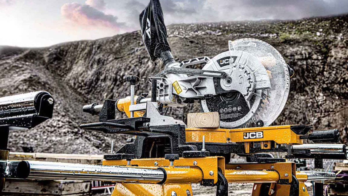 JCBtools's tweet image. 👀 Looking for efficient and precise mitre saws?

Explore JCB Tools' professional quality corded and cordless mitre saws, designed to deliver accuracy and versatility. ⚙️

brnw.ch/21wJvfX

#JCBTools #MitreSaw #ProTools #PowerTools #MondayVibes