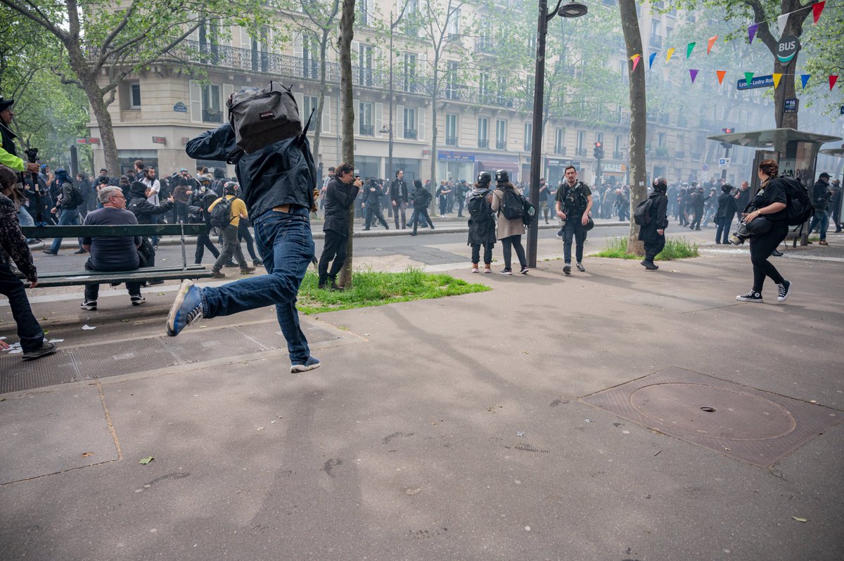 Few shots from #MayDay2024 protest, #Paris. Situation escalated as #police stormed the streets with tear gas, rubber bullets, flash bangs, and batons. Tourists, doctors, press, and peaceful protesters were attacked.
#1erMai 

To see all the photos: mgphotojournalist.com/wp_11679810/ph…