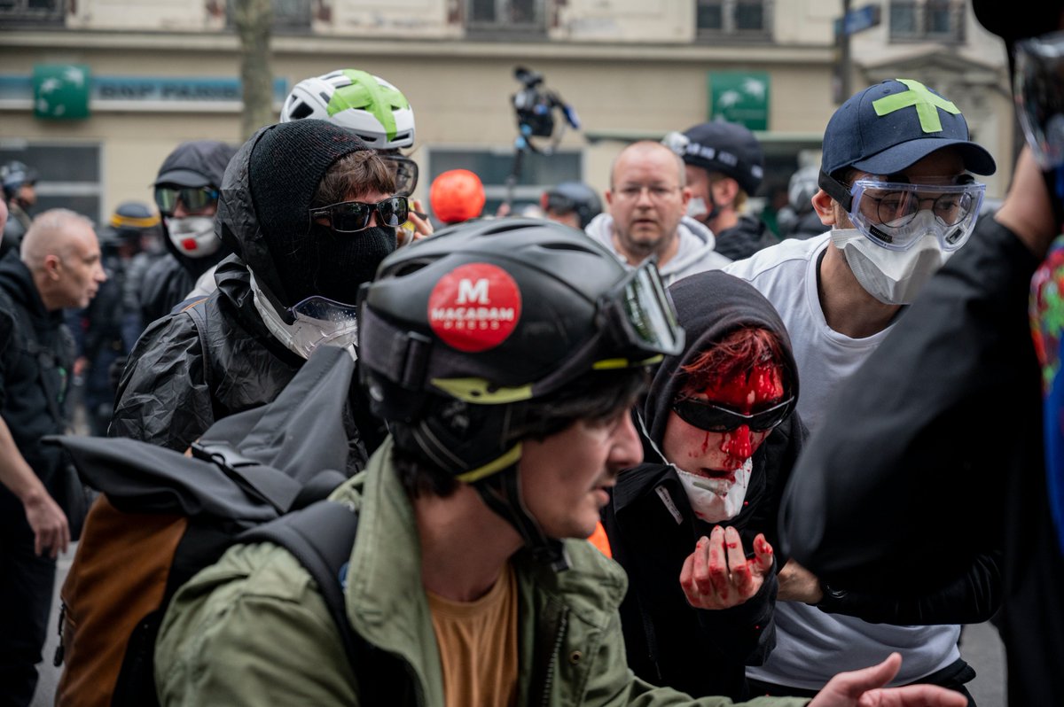 Maria_Giulia_MV's tweet photo. Few shots from #MayDay2024 protest, #Paris. Situation escalated as #police stormed the streets with tear gas, rubber bullets, flash bangs, and batons. Tourists, doctors, press, and peaceful protesters were attacked.
#1erMai 

To see all the photos: https://t.co/cru2ZkrGYo https://t.co/f3NRFJLFBD