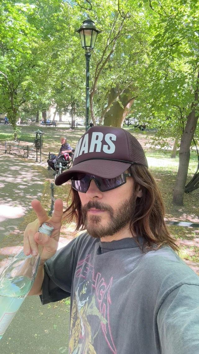 MarsMadMichelle's tweet photo. He really is treating us today ❤️🔥❤️🔥❤️🔥 #JaredLeto https://t.co/UOFo1qkUEs