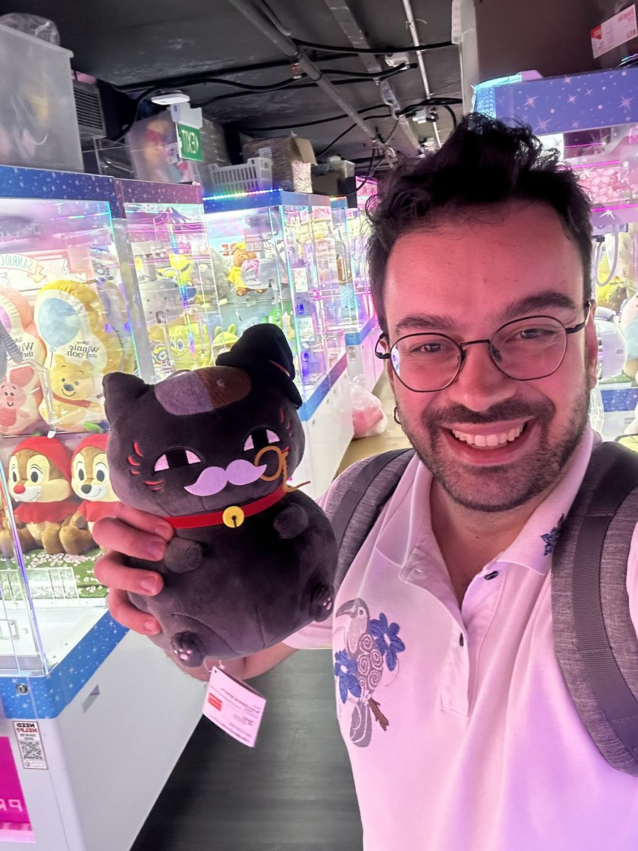 I am pleased to announce that I won this plush cat toy #ismrm2024 #ISMRM2024