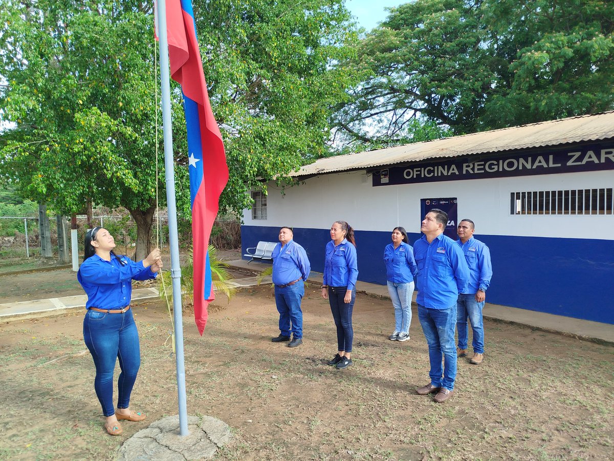 #06May| Servidores públicos del INTT Zaraza en acto cívico rinde honores a nuestros símbolos patrios. #PatriaSeguraConNico