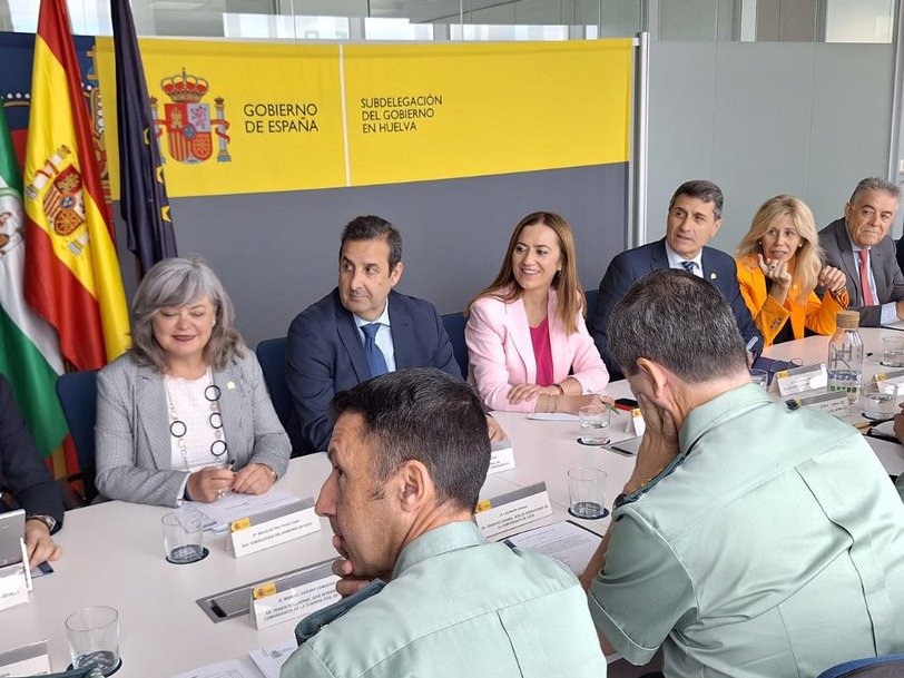 La directora general de @proteccioncivil @interiorgob @VirBarcones ha asistido junto al delegado de Gobierno🇪🇸 en #Andalucia @DGobAndalucia @PedroFdezGob a la reunión del Plan de Coordinación del #Rocío 2024 ✅Los dispositivos de #protección y #emergencias están preparados