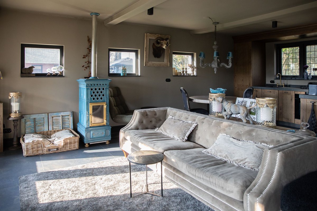 🔍 Het meest bekeken huis van afgelopen week was deze villa met zwembad in Noordwijkerhout 🏊 Met wie trek jij hier in?👇

Check de prijs en alle foto's hier: bit.ly/3wn6mCR

#meestbekeken #noordwijkerhout #villa #inspiratie #wonen #tuininspiratie #Funda #TeKoop