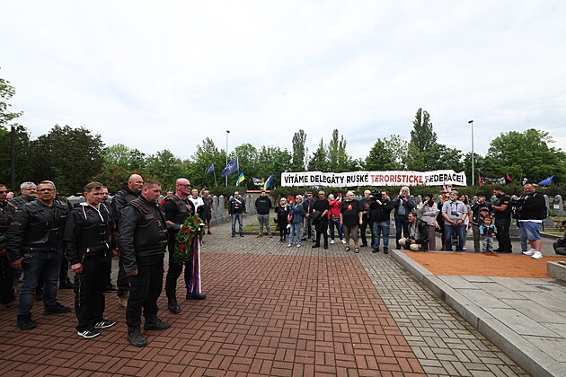 Pro-Russian motorbike gang Night Wolves” came to Prague. We welcomed them with a sign “We welcome delegation of Russian terrorist federation” and with a NAFO flag. Images from @idnes