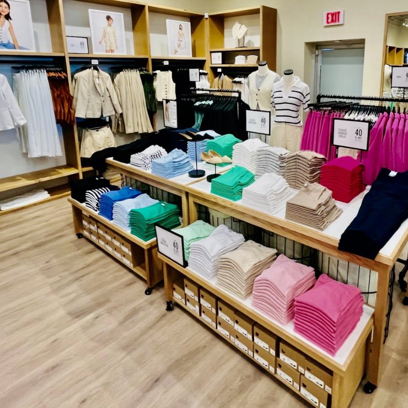 Feeling stylish this Monday! J.Crew Factory is now open at our Coronado Center in Santa Fe, New Mexico! This is the first J.Crew Factory location in our #PECOPortfolio and we are so excited to welcome them!  👜

#newopening #cre #shoppingcenter #PECO #portfolio #JCrewFactory