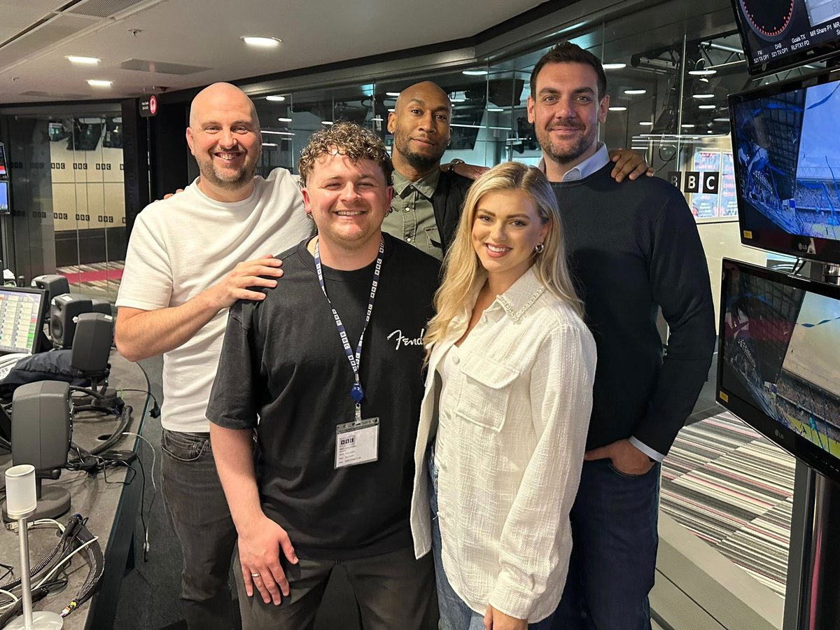 BBC Squad Goals 23/24 ✅📻

What a season this has been with the dream team @henry_liston_ and Calvin 🎙️

Grateful to Liam and Andy for making it happen, for giving me the opportunity and believing in me. It’s an absolute joy and privilege ⚽️

See you next season 🙌 #BBCEFL