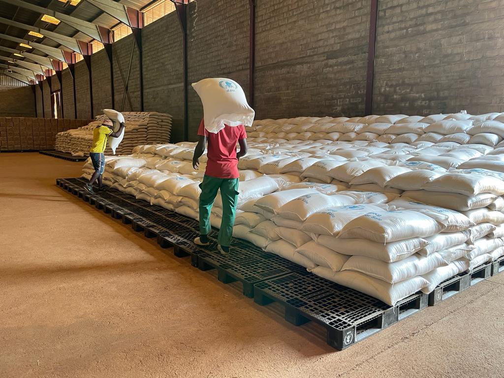 WFP Cameroon (@wfp_cameroon) on Twitter photo #Cameroon 🇨🇲
Proper warehouse management is critical to <a href="/WFP/">World Food Programme</a>’s ability to store & transport food to affected areas
WFP’s 5⃣0⃣0⃣0⃣MT capacity warehouse in Bamenda, previously managed with <a href="/lukmefcameroon/">LUKMEF International - Cameroon</a> allows the organization to reach over 250,000 beneficiaries
#SavingLives #Cameroon 🇨🇲
Proper warehouse management is critical to <a href="/WFP/">World Food Programme</a>’s ability to store & transport food to affected areas
WFP’s 5⃣0⃣0⃣0⃣MT capacity warehouse in Bamenda, previously managed with <a href="/lukmefcameroon/">LUKMEF International - Cameroon</a> allows the organization to reach over 250,000 beneficiaries
#SavingLives