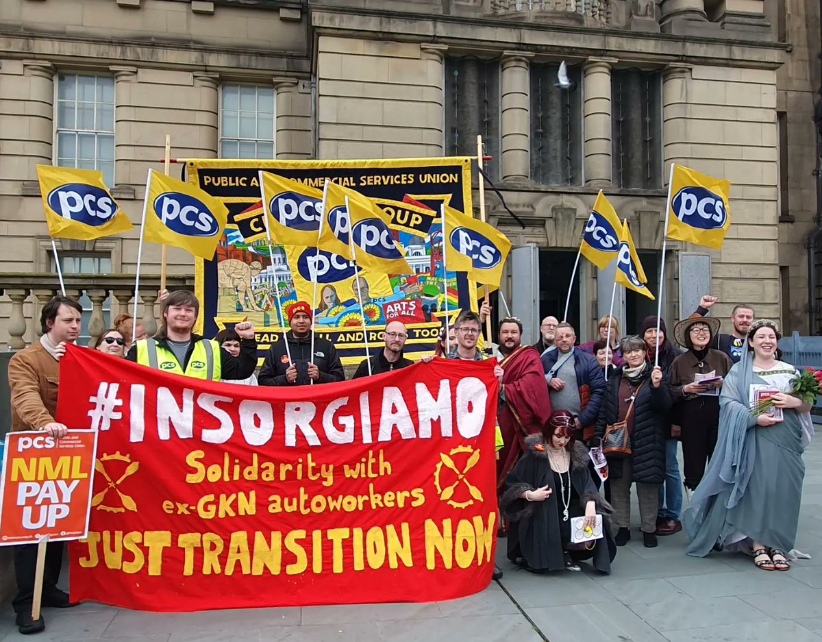 Workers on strike at National Museums Liverpool in UK are sending a message of solidarity to ex-GKN italian automotive workers who have occupied their factory for 2,5 years to fight for a #JustTransition. More info about ex-GkN campaign & @PCSLiverpoolMus dispute in my bio