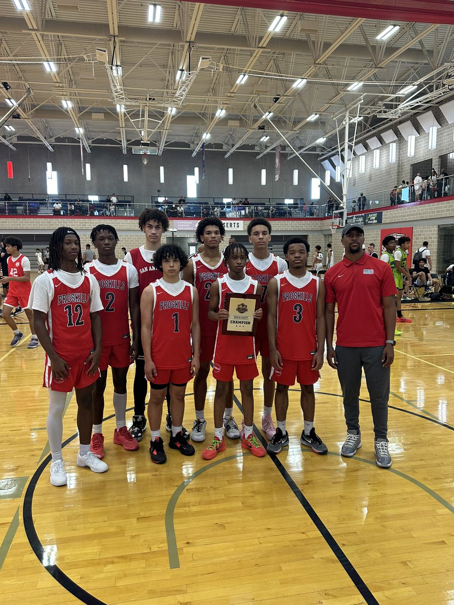 🚨Now Posted!🚨 🏀Our Championship Sunday Wrap-up for the #CenTXHoopsfest is now posted: (FREE) 🏆3 Teams took home their respective Division title, be sure to give it a read👇🏽 💻 alamocityhoops.com/news_article/s… #AlamoCityHoops #WMTS @Jewlzonthemic @JayCollins_1 @nhuaracha1