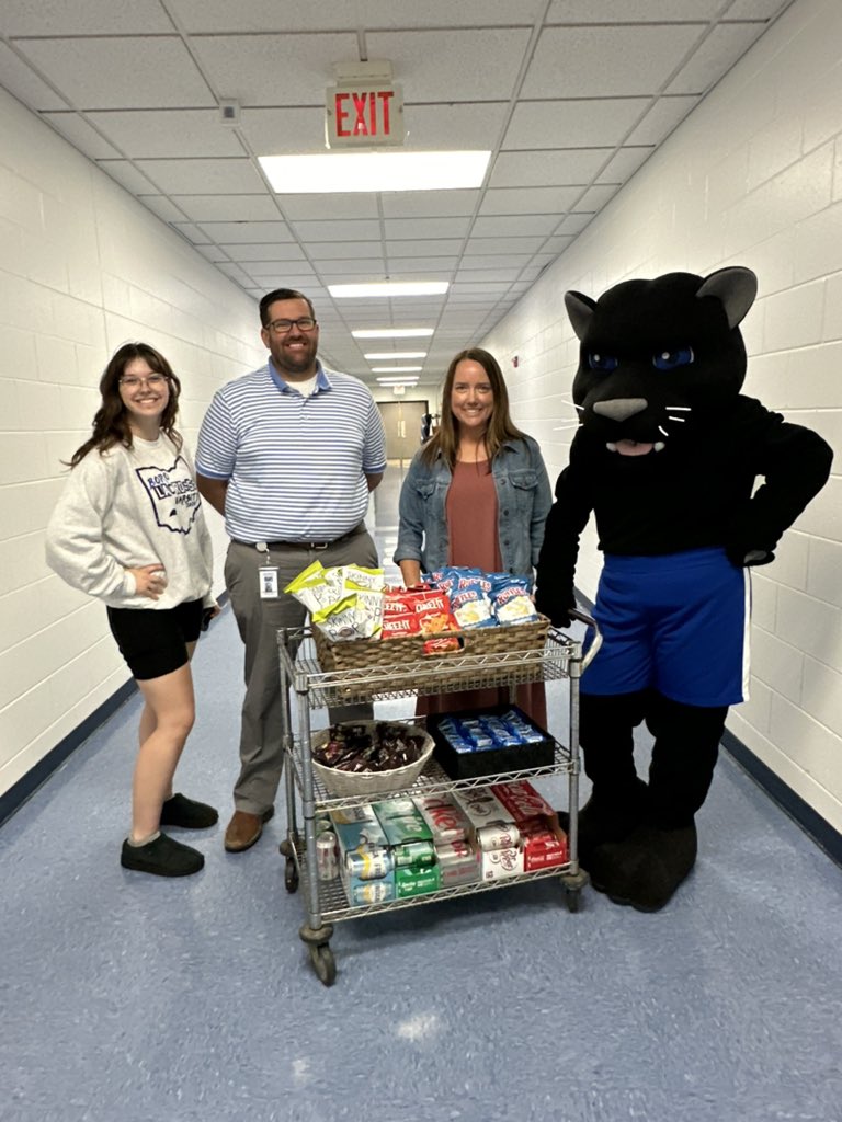 Happy teacher appreciation week! I am so glad I get to hang out with our amazing assistant principals and deliver “DoorDash“ today! We love you teachers ❤️ thank you for all you do!