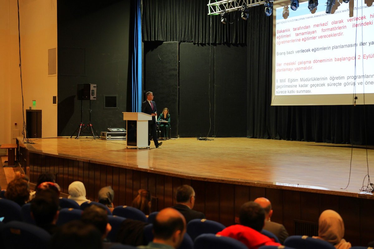 Bakanlığımız tarafından uzun soluklu bir çalışmanın ürünü olarak ortaya çıkan ve Türkiye Yüzyılı Maarif Modeli  müfredatımızı Ankara’da formatör olarak görev alacak öğretmenlerimize anlattık. Ankara olarak tanıtım çalışmalarımızı başlattık, hayırlı olsun.