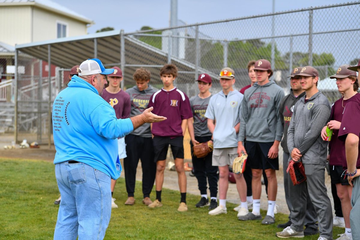 Additional 📸 of Poquoson ⚾️ volunteering as “buddies” for the “Challenger Games” hosted by Poquoson Little League.

#poquoson #PHS #bullislandersbaseball #localboys #community #specialneeds #reptheisland