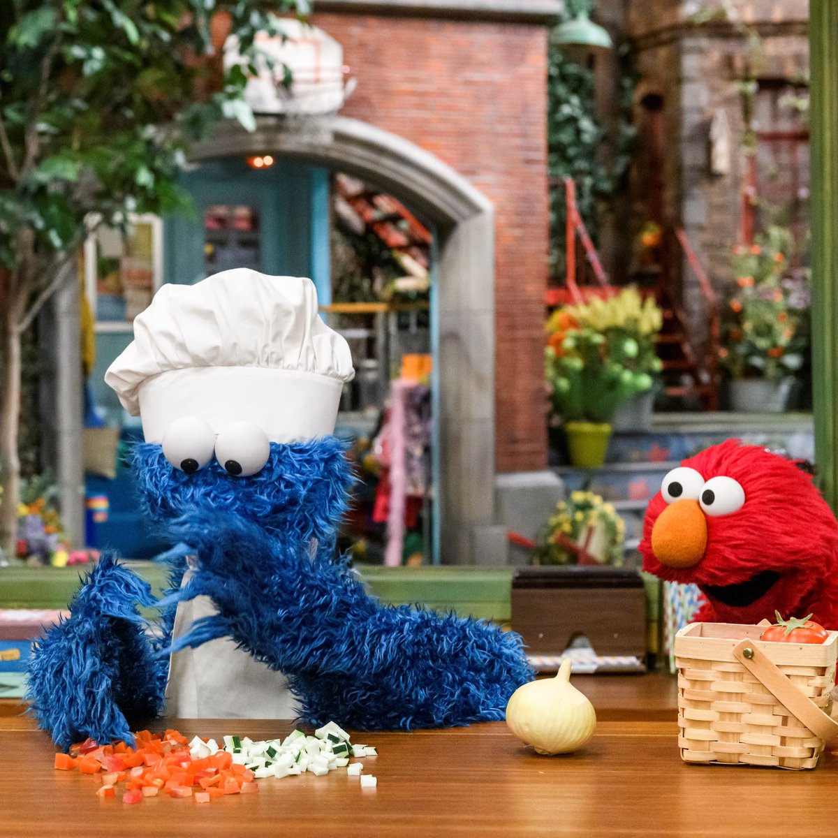 Do not worry, @Elmo. Me have everything under control. But me think me going to need more garlic. 🧄